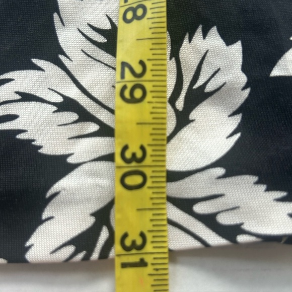 DVF Celeste black / white floral 100% silk belted Romper Sz 4 - Picture 11 of 11